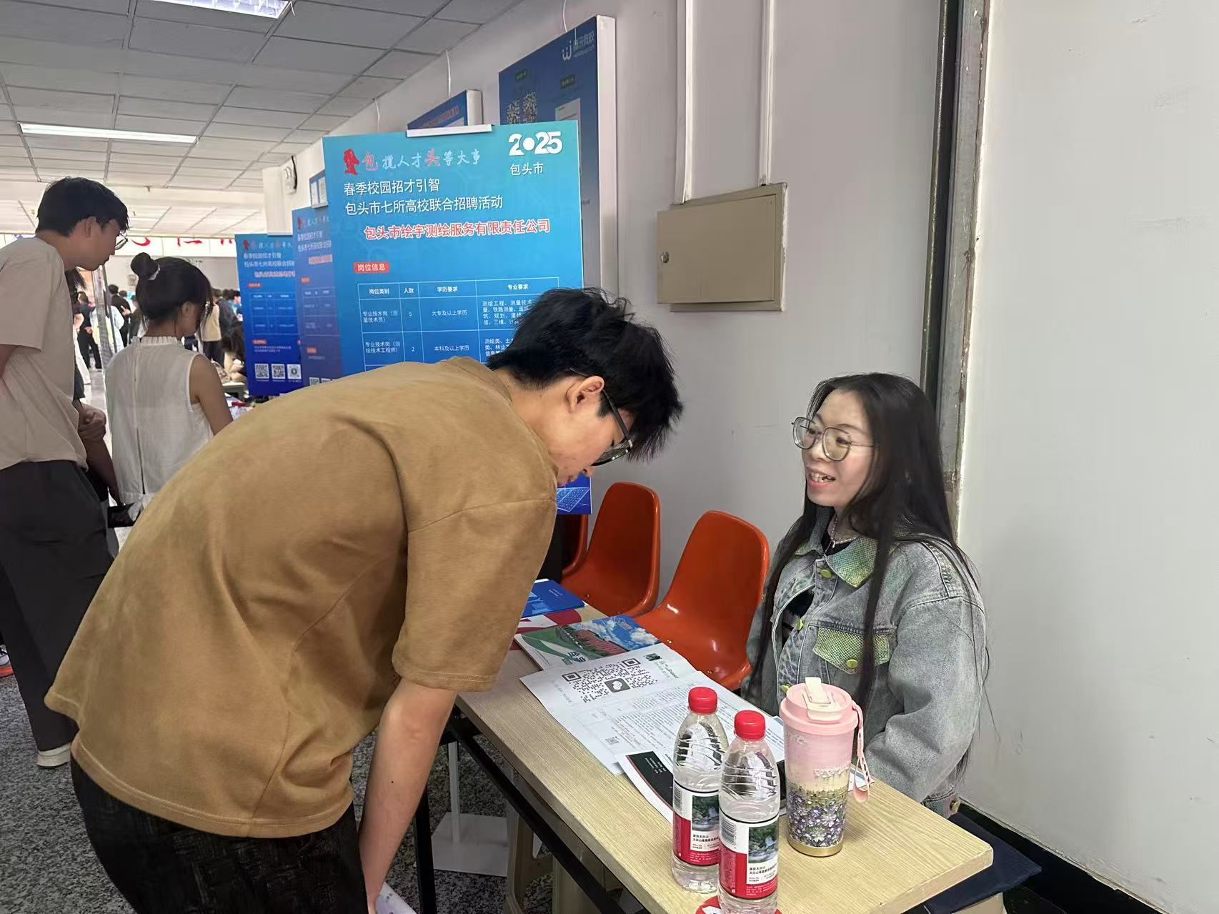 人社部門進(jìn)校園 助力畢業(yè)生就業(yè)與社會經(jīng)濟(jì)咨詢服務(wù)深度融合
